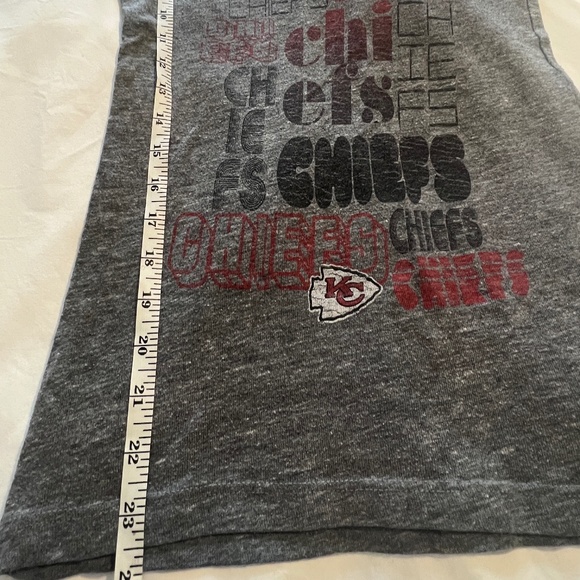 KC CHIEFS Gray Short Sleeve T-Shirt! Size Med(fits Small) - Picture 2 of 4